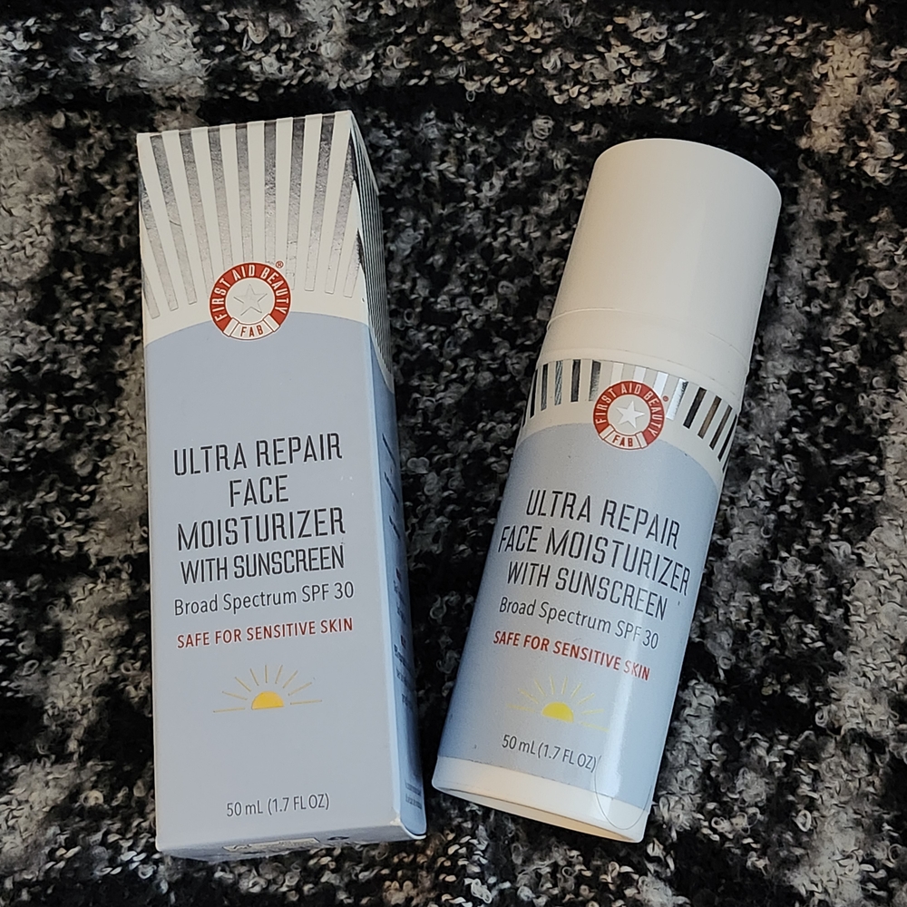 First Aid Beauty Ultra Repair Face Moisturizer with Sunscreen - Gray and White